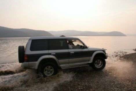 MITSUBISHI-PAJERO