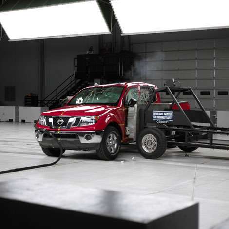 краш тест Nissan и Chevrolet