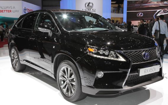 2013-lexus-RX-450h-front-right-view