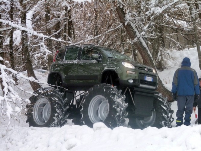 Fiat Panda на огромных колесах Видео