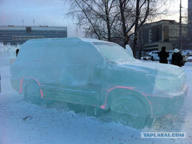 Российские умельцы сделали внедорожник из льда