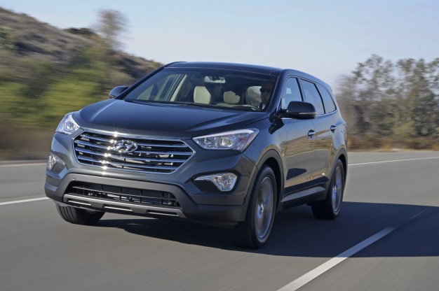 Hyundai озвучила цены кроссовера Santa Fe