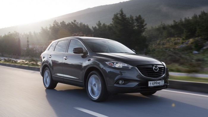 Mazda CX-9 на дороге