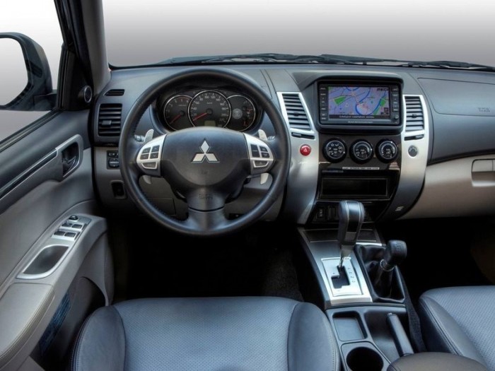 Салон Mitsubishi Pajero Sport
