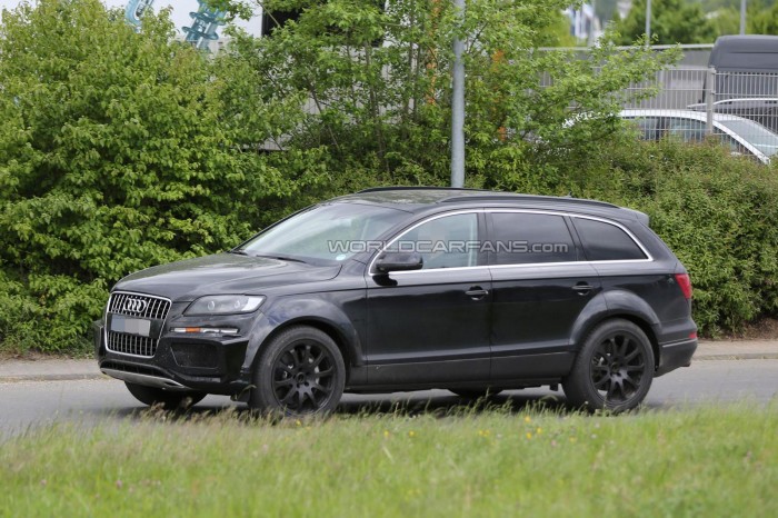 Кроссовер Bentley тестируют под видом Audi Q7