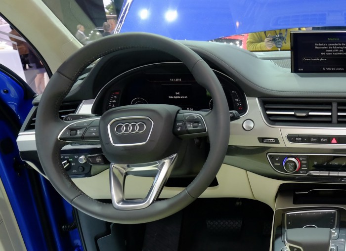 2016-Audi-Q7-21