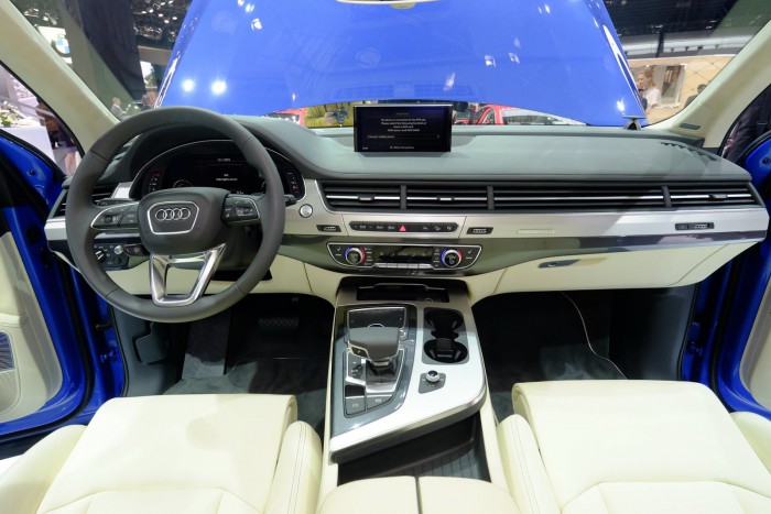 2016-Audi-Q7-9