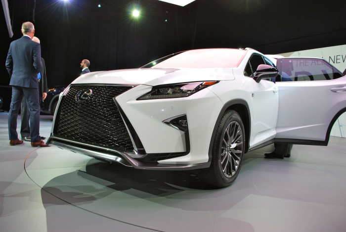 LexusRXLive04