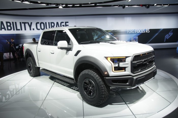 2017-ford-f-150-raptor-supercrew