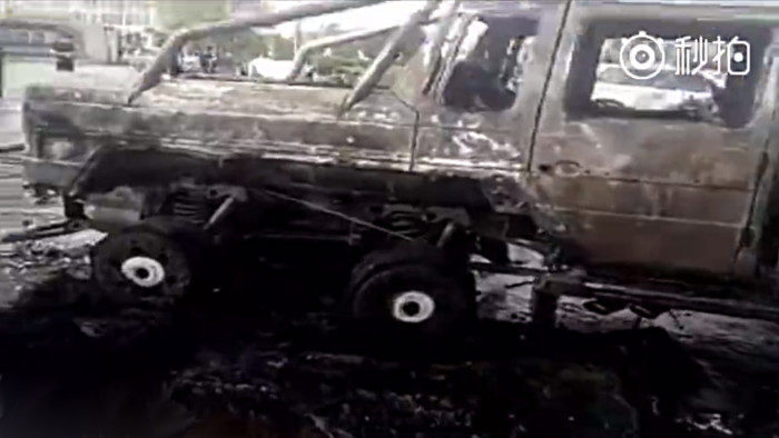 mansory-g63-amg-6x6-completely-burns-after-minor-accident-in-china